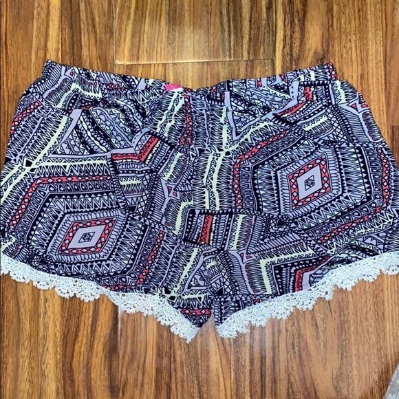 No Boundaries Lace Trim Patterned Shorts Size Medium - Picture 5 of 5